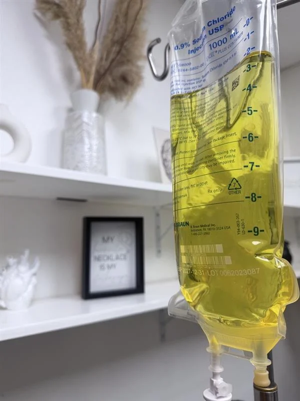 IV infusion bag photographed inside Clínica Médica Guerrero